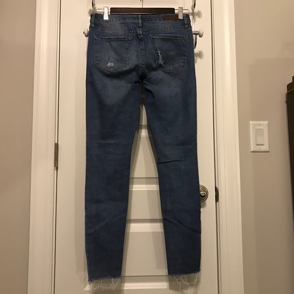 Articles of Society 5 pocket distressed ankle medium wash blue jeans (size 26) - Picture 3 of 16
